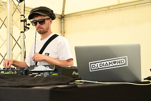 DJ Diamond legt auf beim Hip Hop Festival