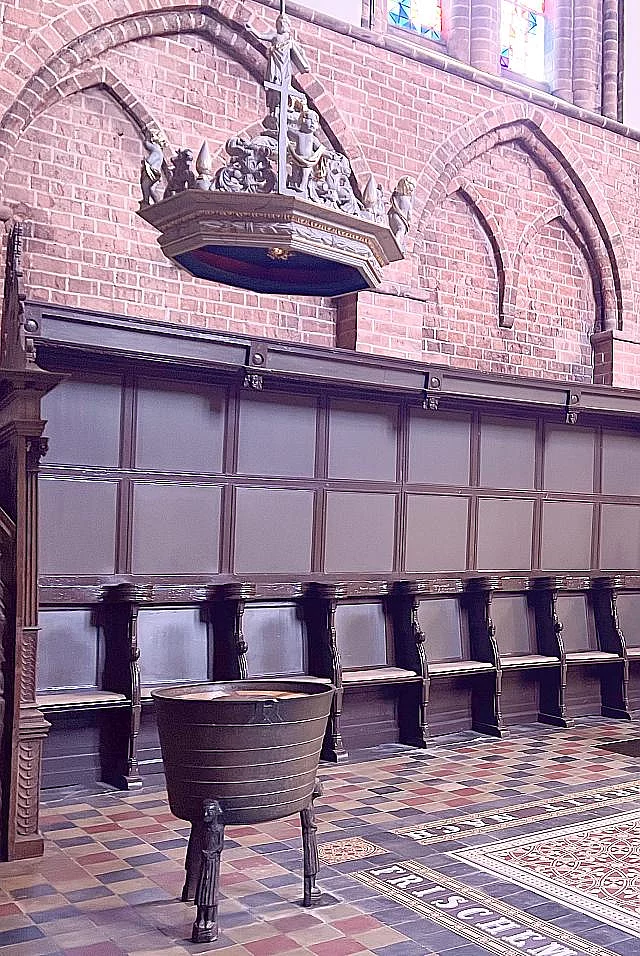 Das Taufbecken im Meldorfer Dom