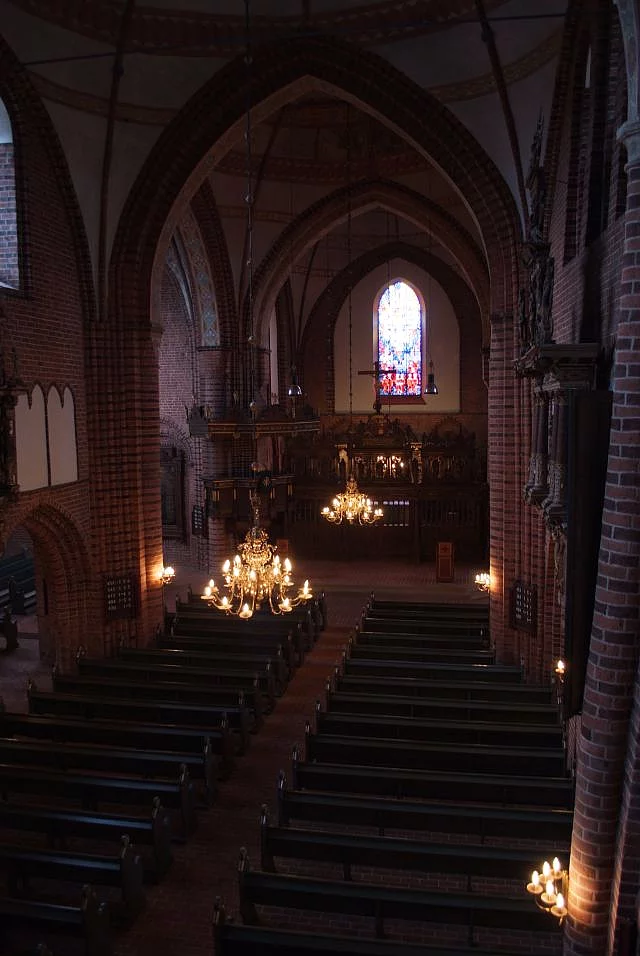 Bick in den großen Innenraum des Meldorfer Dom
