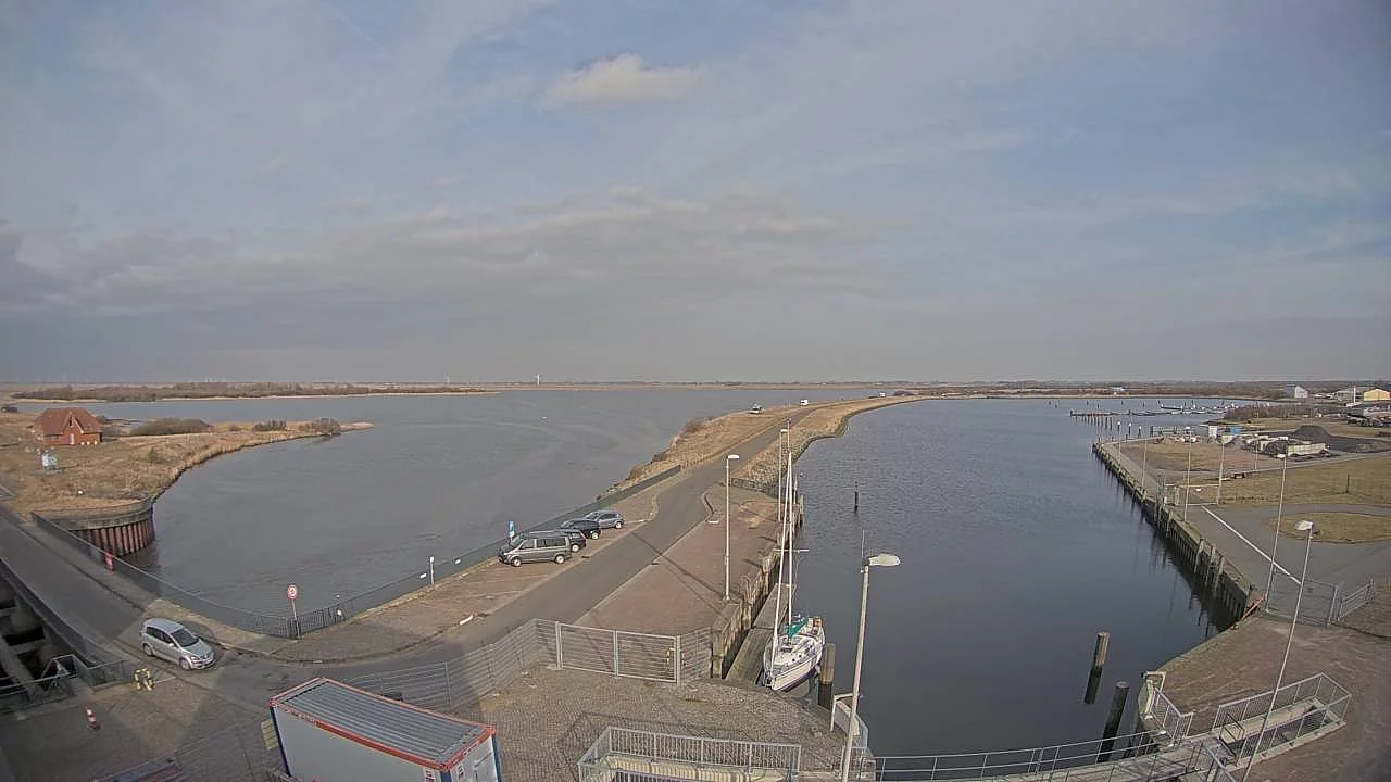Blick über den Surfsee ins Landesinnnere. Alle 15 Minuten kann man hier das aktuelle Wetter sehen.