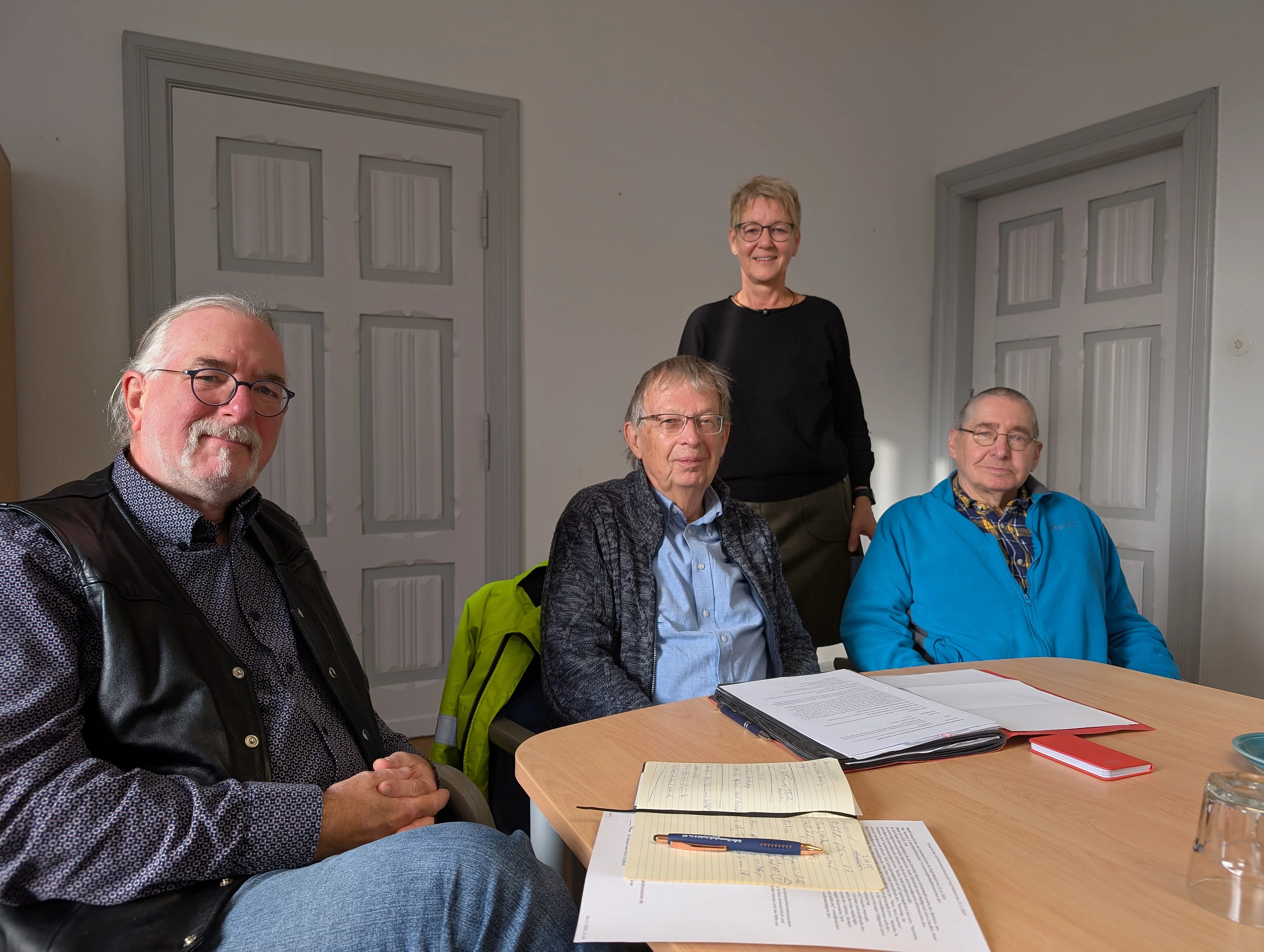 Der Seniorenbeirat der Stadt Meldorf bestehend aus Ulrich Rieser, Detlef Glomm, Gerhard Einfeldt zusammen mit der Bürgermeisterin Uta Bielfeldt