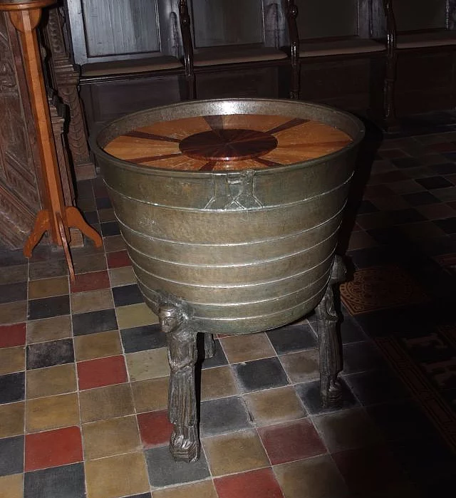 Taufbecken im Meldorfer Dom